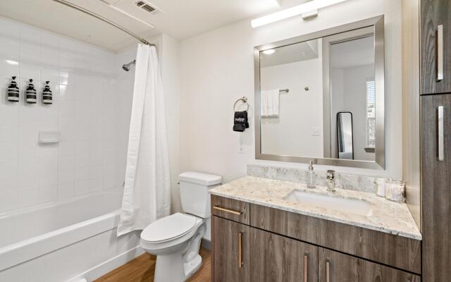 Arlington | Artistic 2BD/2BA Apartment