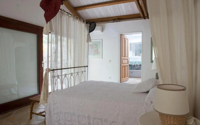 Paxos' Villa - Pool & AC