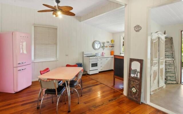 1910 Retro Styled, Pet Friendly, Traditional Queenslander Home