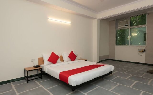 OYO Flagship 45264 Opposite Paryavaran Complex Post Office