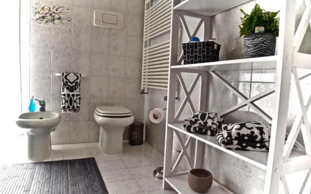 Modern- family apartment halfway between Milano and Como