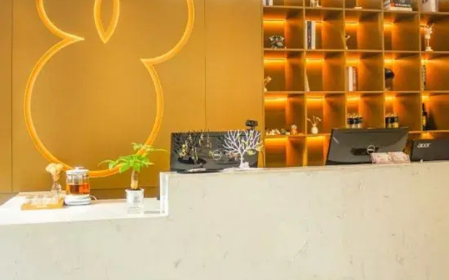 Local Hotels (Guangzhou Jiangnanxi Changgang Road Metro Station)