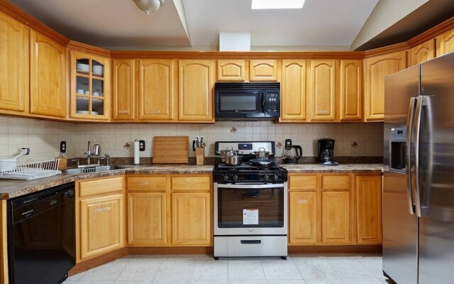 Huge Modern Home 20 mins to NYC