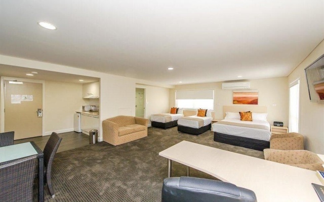 Belconnen Hotel & Serviced Apartments – Guest Rooms – Belconnen