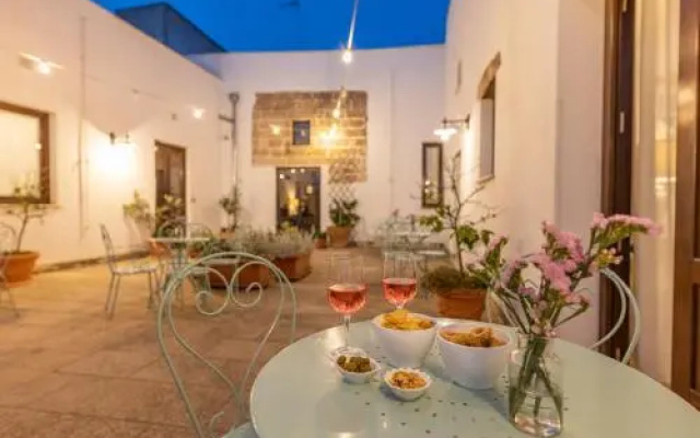 Luxury Courtyard Bilo