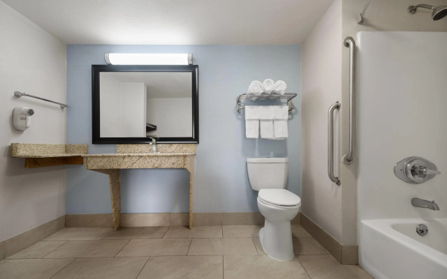 Super 8 by Wyndham Covington