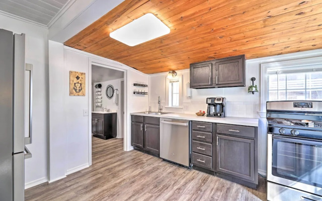 Idyllic Fayetteville Home - Walk to UA Campus!