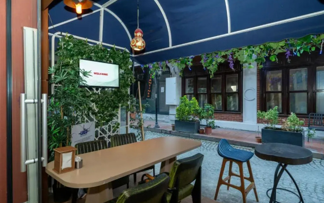 Raymond Blue Hotel