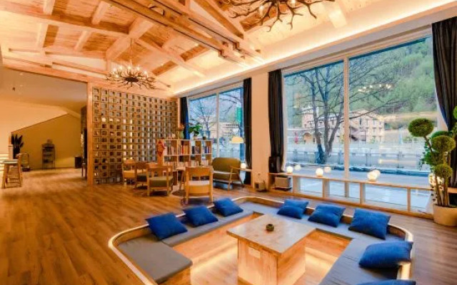 Four Mountain Hotel Mount Siguniang