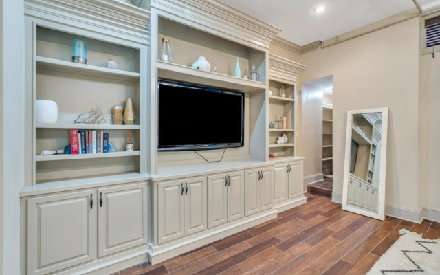 Spacious Sazerac Sanctuary