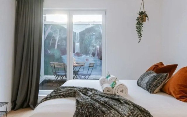 Homely Duplex Near Historic City Center Station