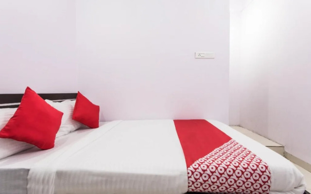 OYO 19316 Hotel Mahati