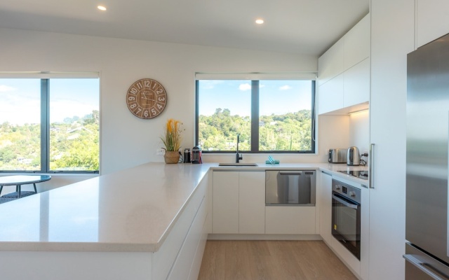 Luna Cottage - Ocean Views on Waiheke – Guest Rooms – Blackpool