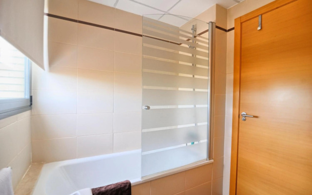 Apartamento Amplio. Vistas A La Playa