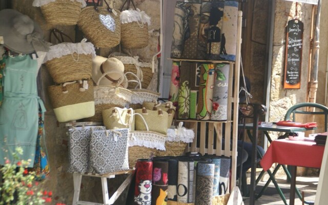 Traditional Holiday Home with Swimming Pool in Fayence