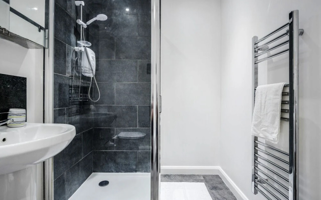 Real - Queens Serviced Apartments