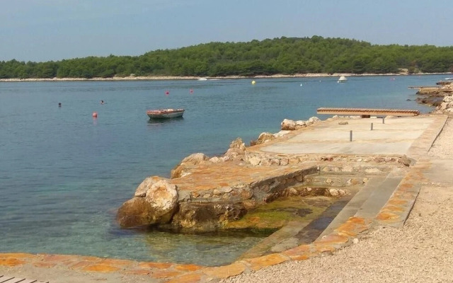 Glory - 100m From Beach - A1