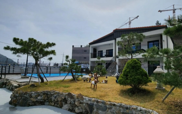 Seolly Resort Pension