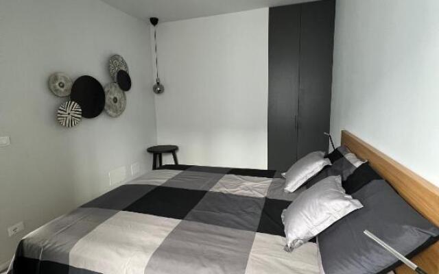 Central Corner House