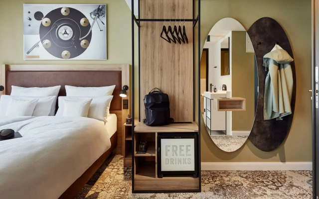 Me and All Hotel Hanover, by Hyatt