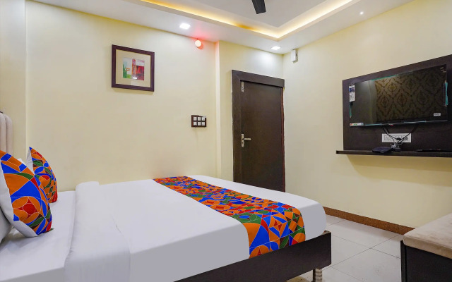 Fabhotel The Shan Palace