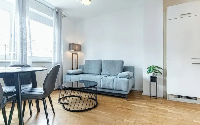 Stylish 1BR 1LR Vienna Center Homes