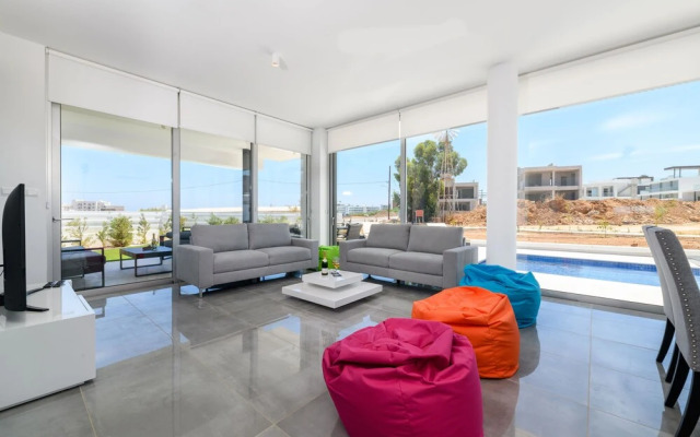 Nireas Seaview Villa