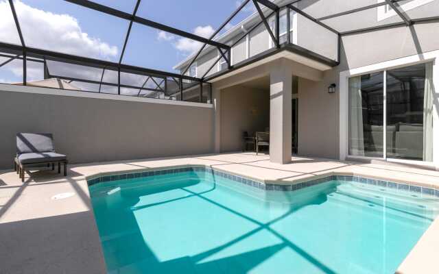 Chic townhouse with private pool near Disney
