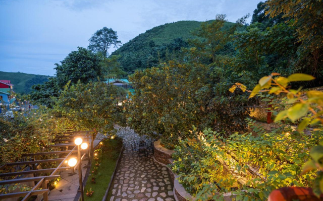 Summit Bougainvillea Tea Resort