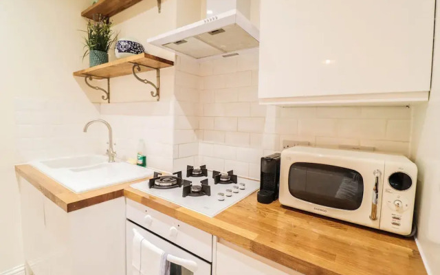 Right by Oval Station - 2 bed Flat Free Wifi