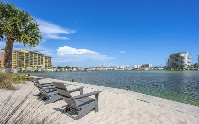 The Condor - Stay for 6