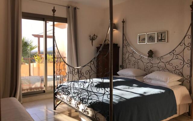 6482 - Luxury one level Penthouse