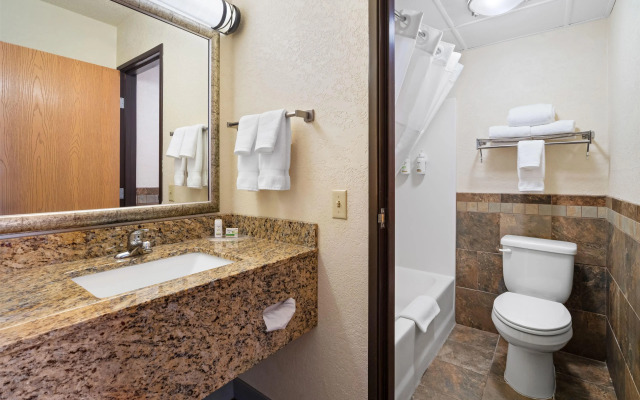 AmericInn by Wyndham Dickinson