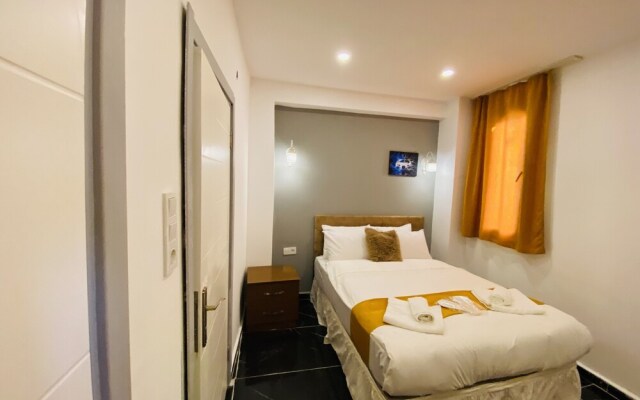 Happy Dreams Apart Hotel