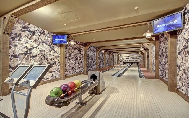 One Ski Hill Place S8103