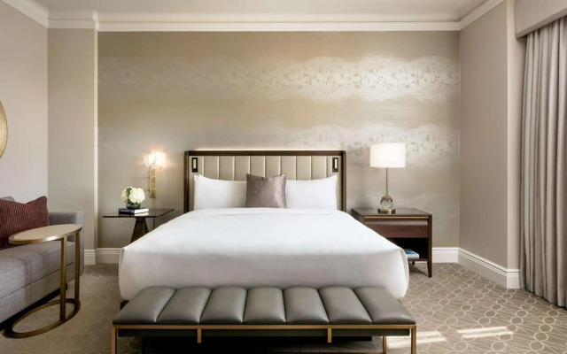 Fairmont Hotel Macdonald