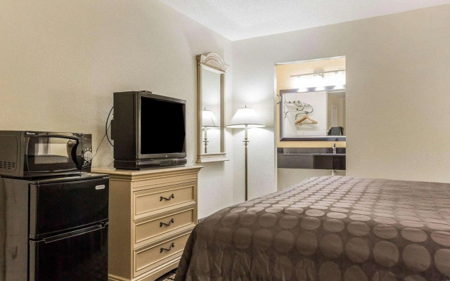 Econo Lodge Coliseum