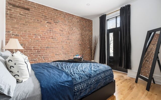 Downtown Luxe - Parking, Metro, King Bed, Sleeps 6