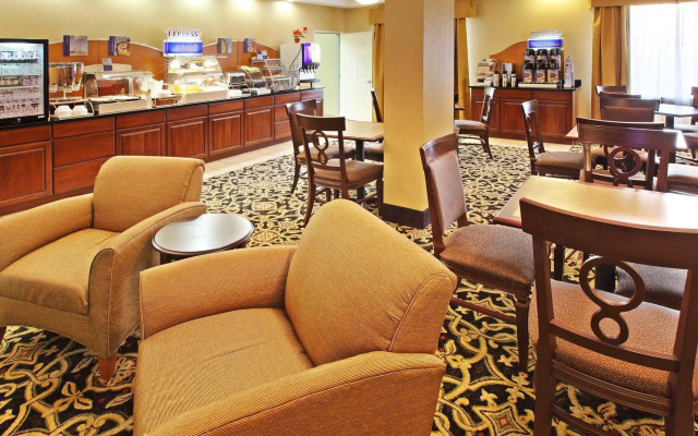 Holiday Inn Express Hotel & Suites Clarksville by IHG