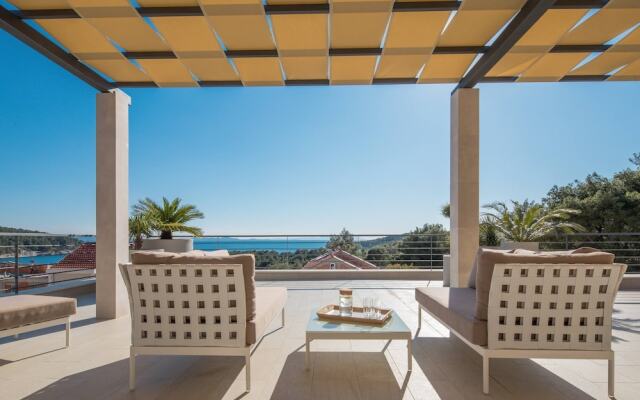 Luxury Villa Juliet with Heated Pool