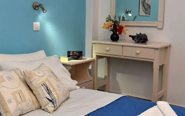 Tarsa Studios & Apartments