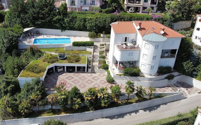 "luxury Apartment in Opatija for 8 People With Pool and Silk Bedding"