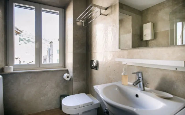 Panorama Old Town apartment by DuHomes