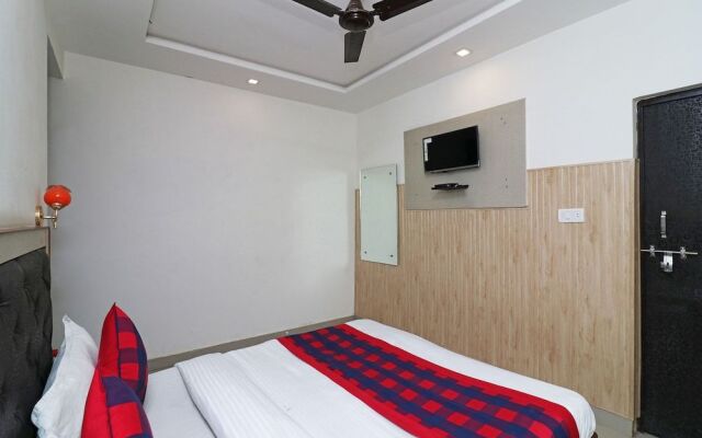 OYO Flagship 24679 Hotel Green House