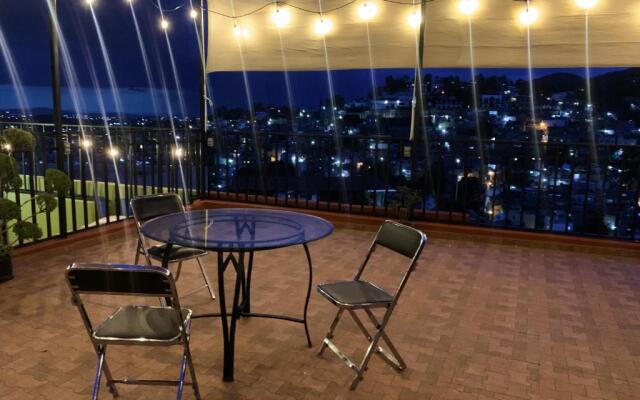 Loft Bonhomia with parking 7min to downtown