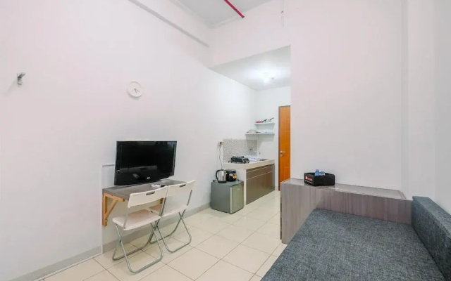 Comfortable and Minimalist Studio at Dave Apartment
