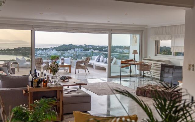 Vouliagmeni Luxury Seaview Apartment