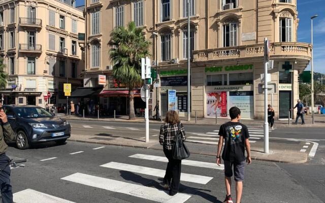 ZEN 2 pièces 3 étoiles, plein centre cannes, à 5mn des plages et du palais