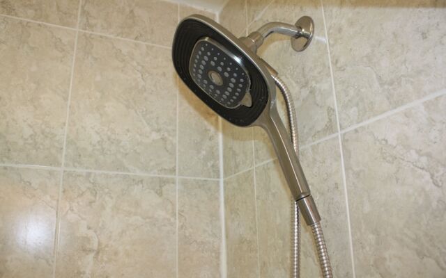 Jamaica Royale 401 - 2 Br Condo