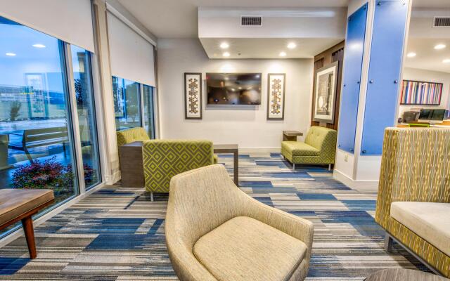 Holiday Inn Express & Suites Dallas NW - Farmers Branch by IHG